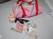 Mulher é presa com droga e tenta colocar culpa em irmão