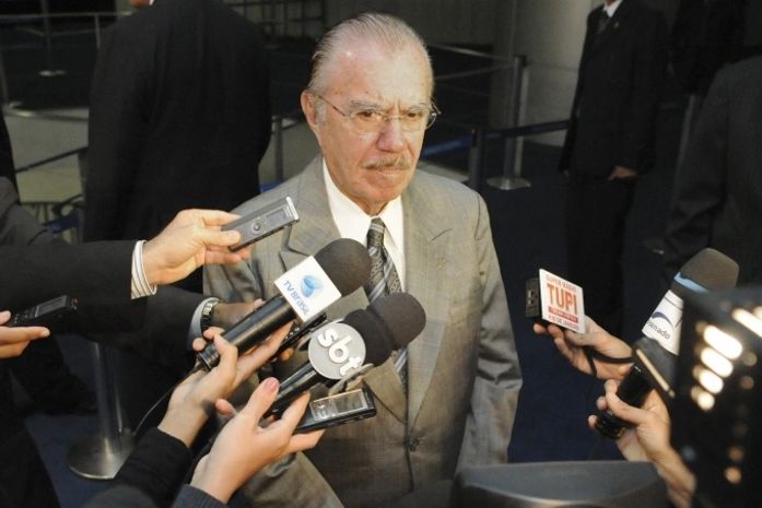 Senado lança aplicativo para Iphone 4 e esquece que a versão do aparelho usada pelos senadores é o Iphone 3