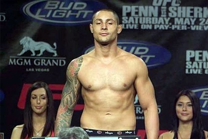 Brasileiro do UFC é acusado de fraudar exame anti-doping com urina "não humana"