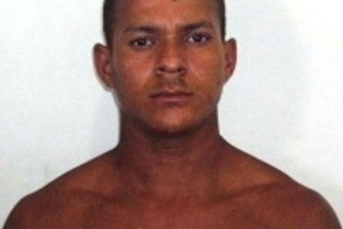 Fugitivo da delegacia de Penedo se entrega no quartel do 11º BPM
