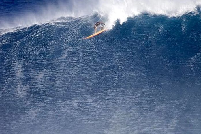 Surfista brasileiro é indicado a premiação de ondas gigantes