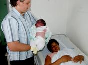 Mulher dá à luz bebê de 6,86 kg no RS por parto normal