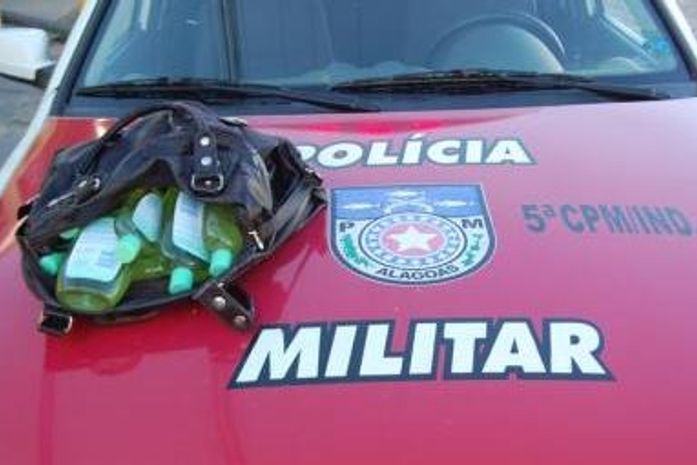Mulheres são presas furtando mercadinho na Praia do Francês