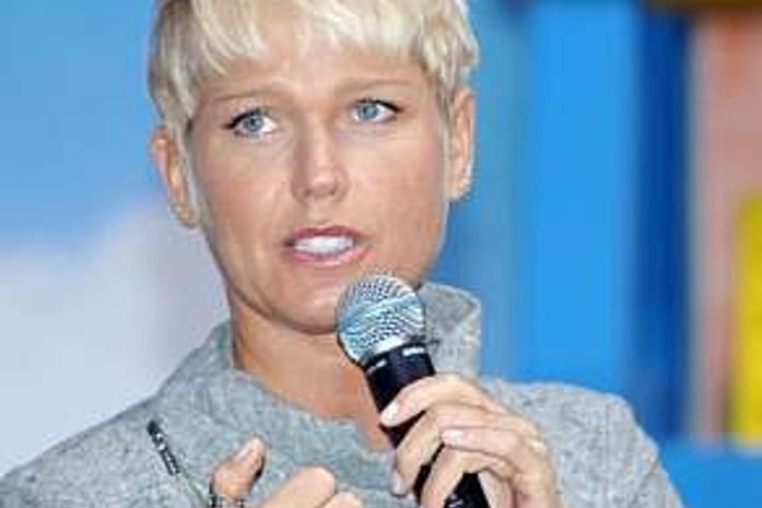 Xuxa fica indignada por ser chamada de atriz pornô