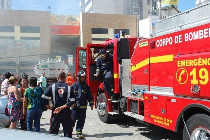 "Deveriam prender quem deixou sucatear o Corpo de Bombeiros"