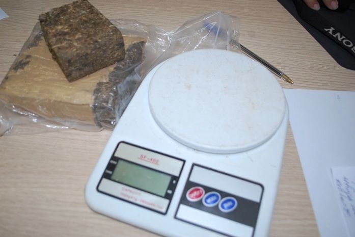 Casal é preso pela PM com droga, celulares e dinheiro