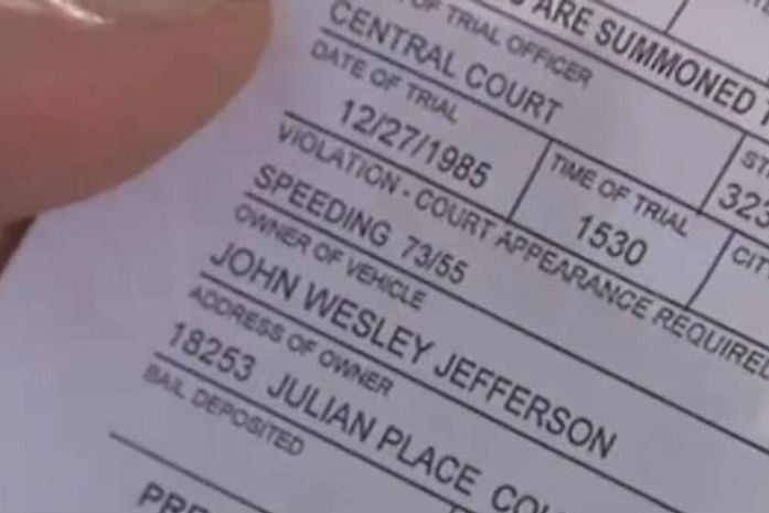 Americano recebe multa por infração de trânsito cometida em 1985