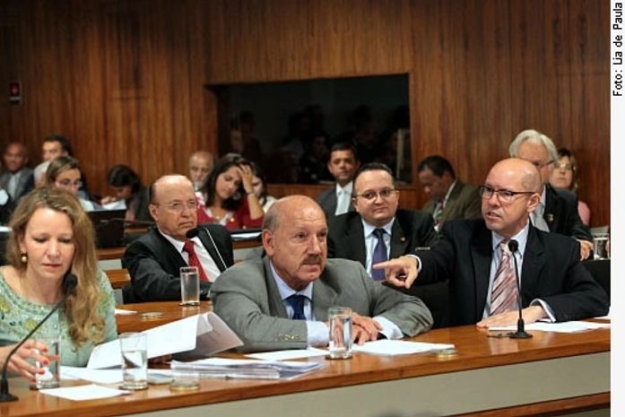 Comissão de Reforma mantém regra de fidelidade. Mandato é do partido