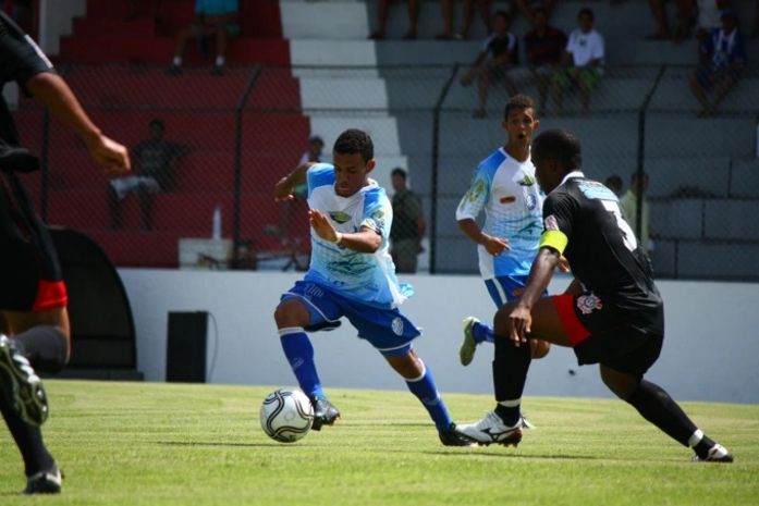 Sub-20 do CSA bate o Corinthians Alagoano e fica perto da final