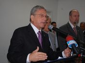 Governo garante reajuste de 5.91% e cancela criação de secretarias