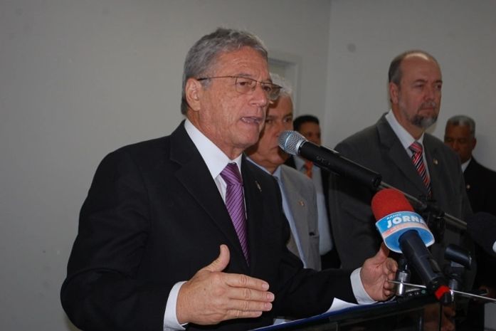 Governo garante reajuste de 5.91% e cancela criação de secretarias