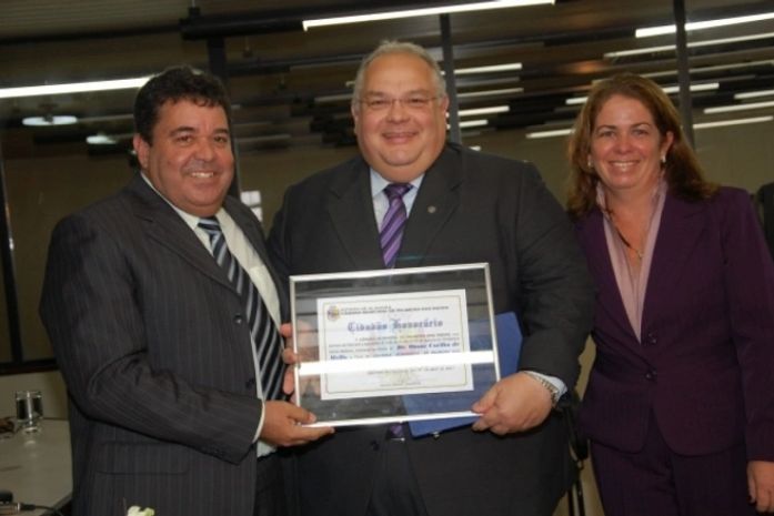 Câmara de Palmeira presta homenagem a advogados alagoanos