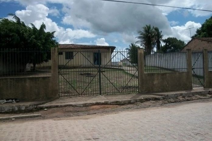 Bandidos atiram contra creche&#8207;. Crianças estavam saindo da unidade