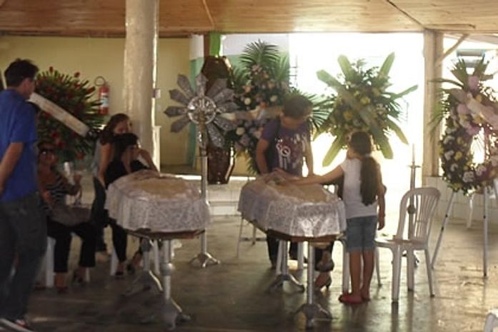 Floro Calheiros é enterrado numa cerimônia só para a família e amigos