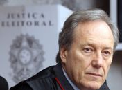 Presidente do TSE diz consulta sobre desarmamento pode ser feita em 6 meses