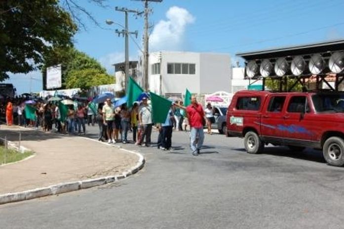 Manifestação dos servidores percorreu as ruas do centro