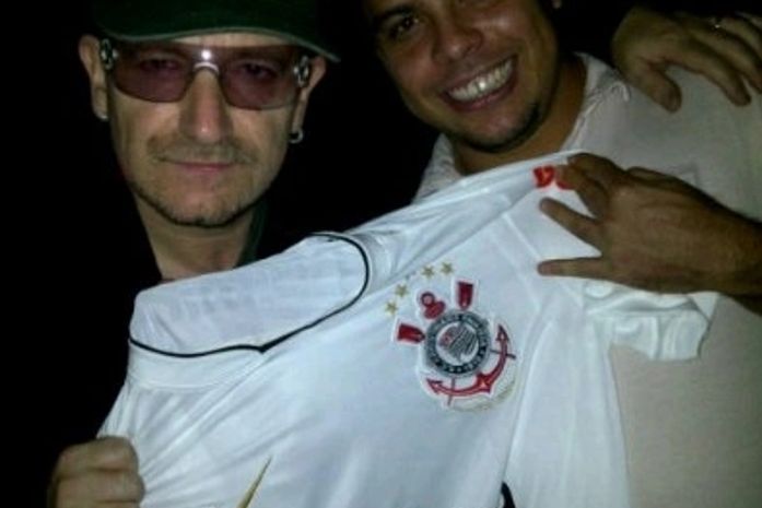 Ronaldo tira foto com Bono Vox