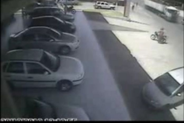 Vídeo mostra imagens de assalto que resultou na morte de funcionário da Tribuna