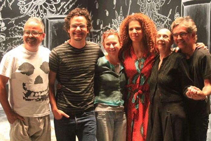 Da esquerda para a direita: o estilista Ronaldo Fraga, o ator Wagner Moura, a coreógrafa Marcia Rubin, a cantora Vanessa da Mata, a bailarina Marilena Ansaldi, e o diretor de elenco Chico Acciolly.