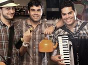 Banda Cannibal entra no clima do São João.