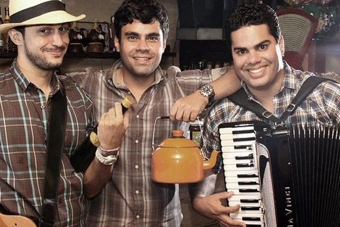 Banda Cannibal entra no clima do São João.