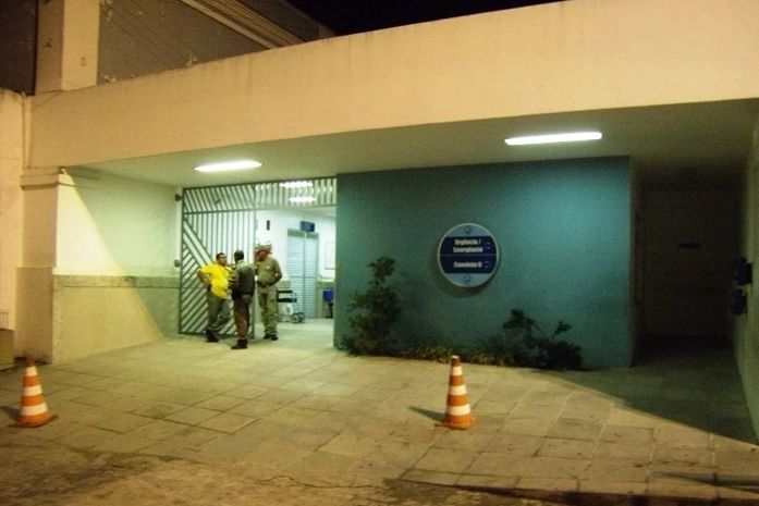 Jovem é assassinado e criança de 2 anos que estava em casa é atingida por balas