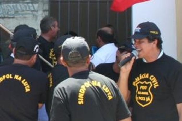Após assembleia, policiais civis adiam deliberação sobre greve
