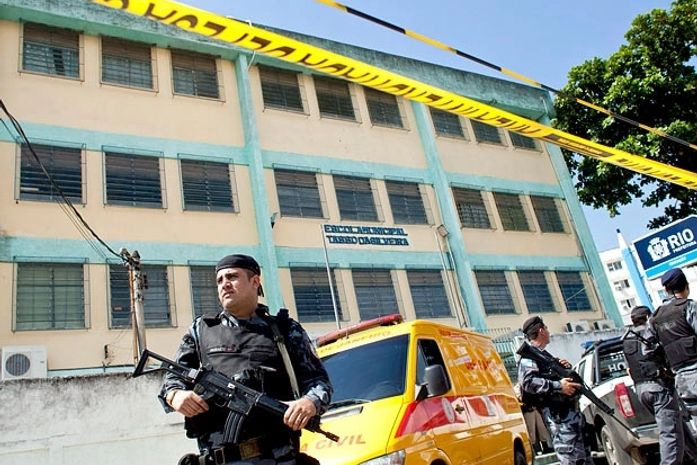 Onze dias após ataque, alunos começam a retomar rotina