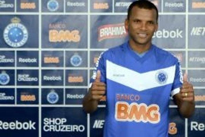Lateral alagoano é apresentado no Cruzeiro