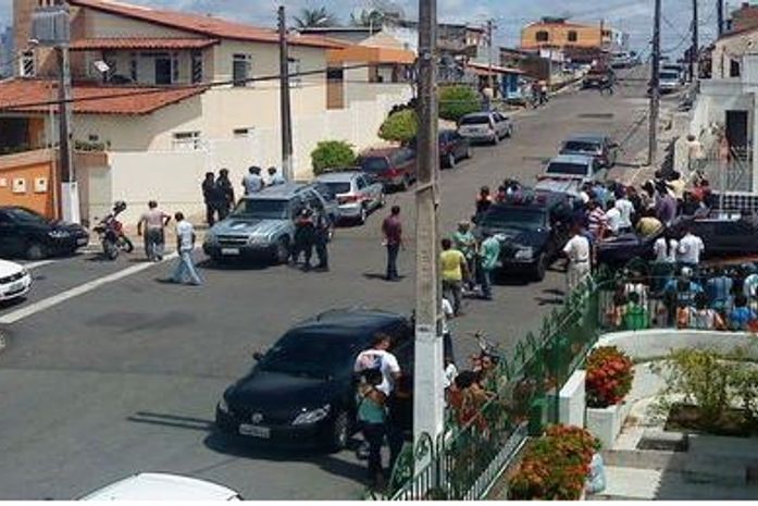 Mulher continua refém do ex-marido por mais de 27 horas