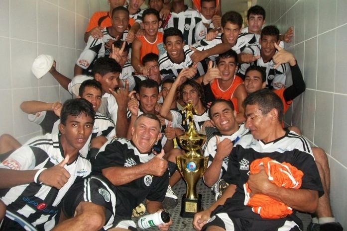 No vestiário, luz e comemoração.