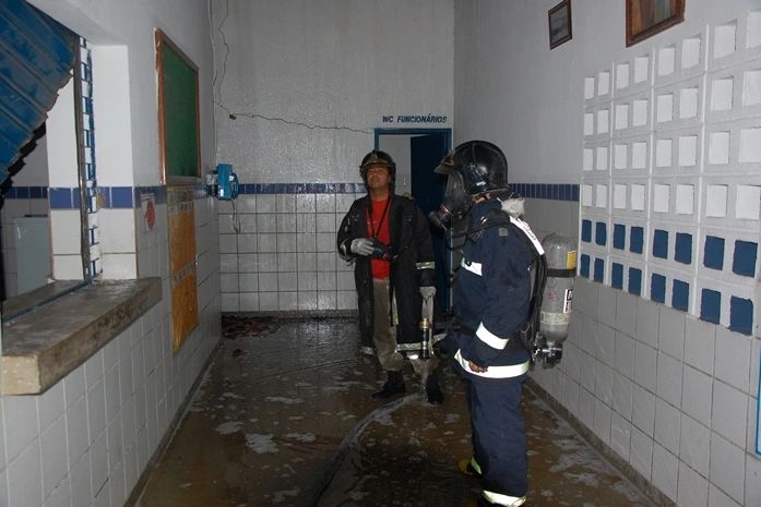 Incêndio destrói escola em Marechal Deodoro no Bairro de Taperaguá