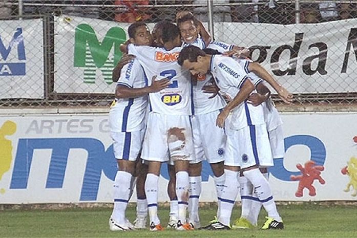 Com arbitragem de Chicão, Cruzeiro massacra o América-TO na semi do mineiro