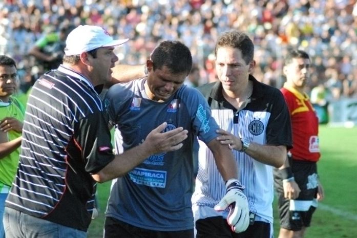 Lesão de Tutti não é grave e goleiro deve jogar final no sábado