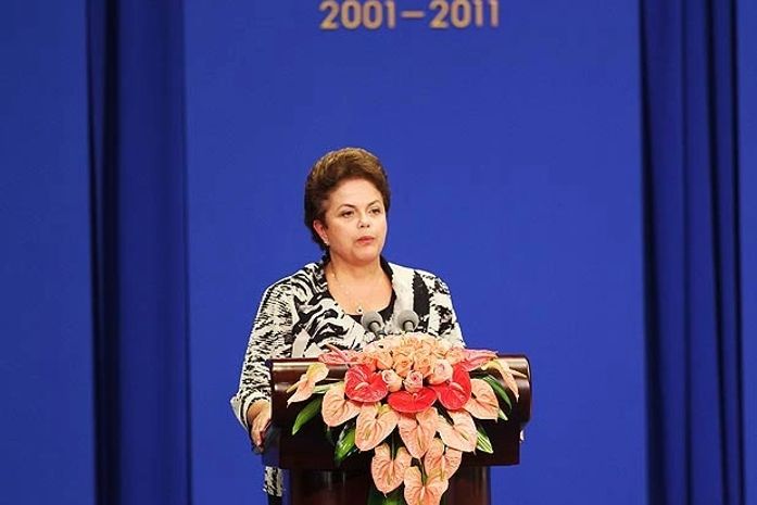 Dilma se irrita com atraso nas obras em São Paulo para 2014