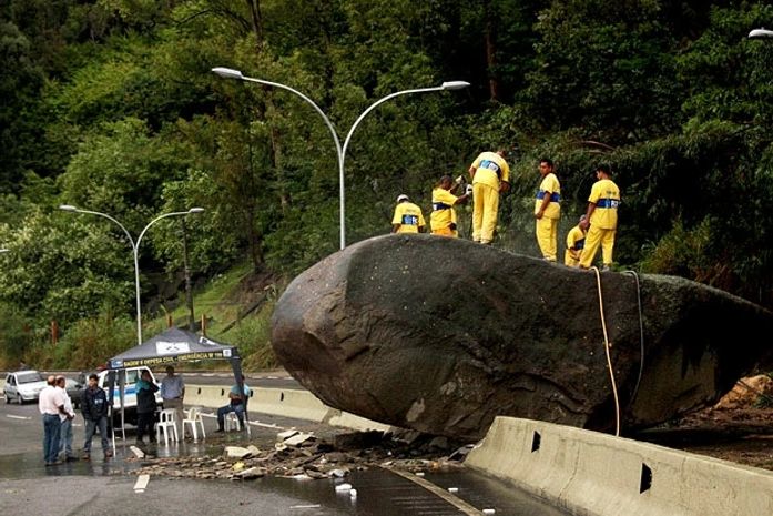 Rio: rocha de 600 t na Grajaú-Jacarepaguá deve ser implodida