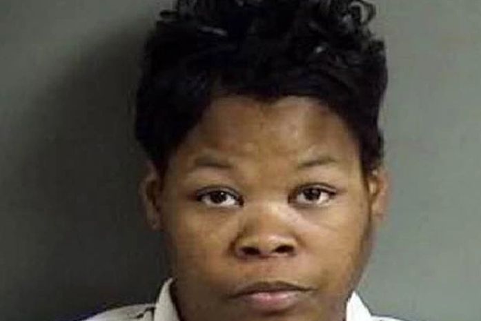 Lucinda Kinder mordeu o pênis do namorado após discussão.