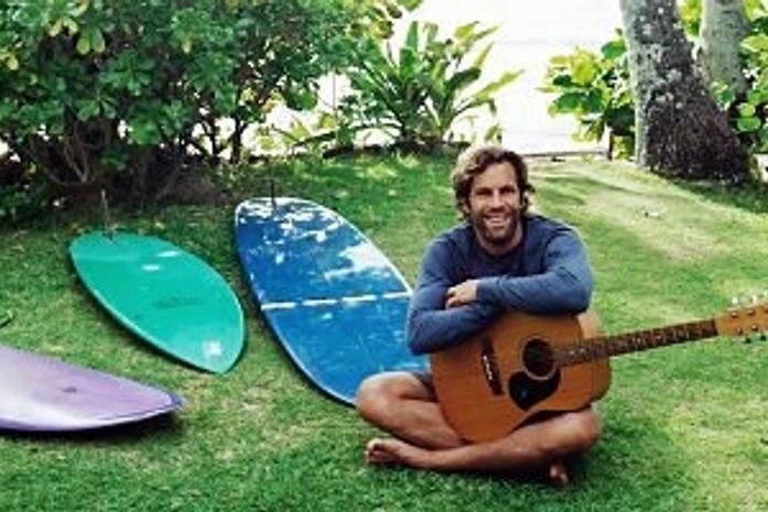 Jonhson volta  ao Brasil para shows e ignora o passado da surf music