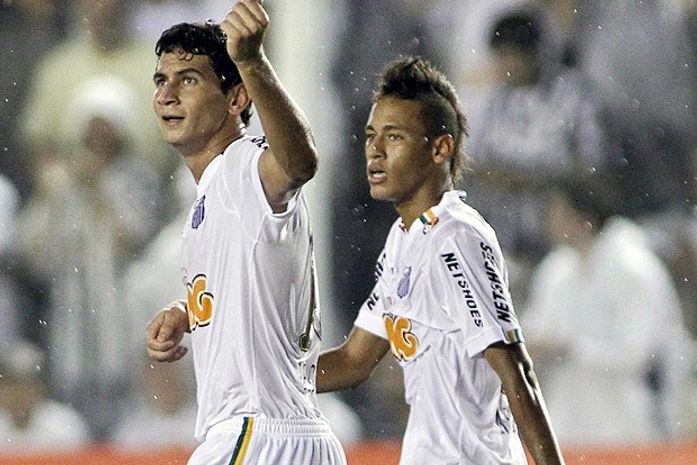 Santos promete manter elenco vice e busca reforços para centenário