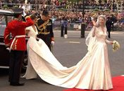 Kate Middleton veste Alexander McQueen no casamento real