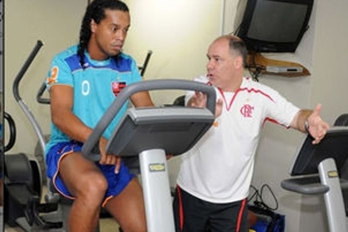 Ronaldinho: " Vou jogar no domingo"