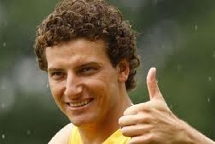 De Menino da Vila a 'chefe', Elano orienta garotos e busca taças inéditas