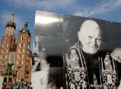 Carisma de João Paulo II atraía fiéis, dizem religiosos