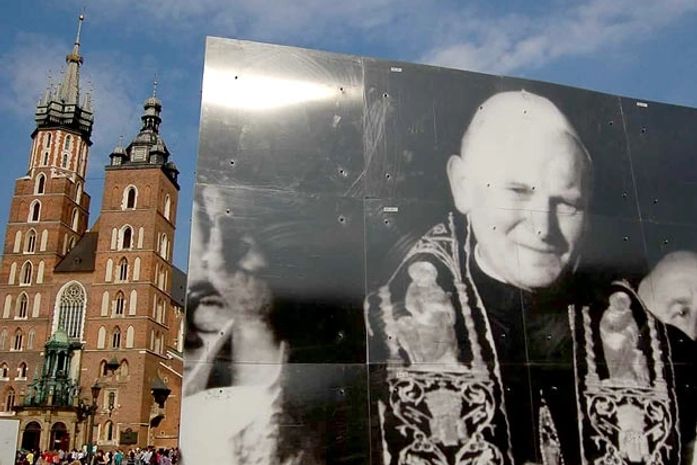 Carisma de João Paulo II atraía fiéis, dizem religiosos