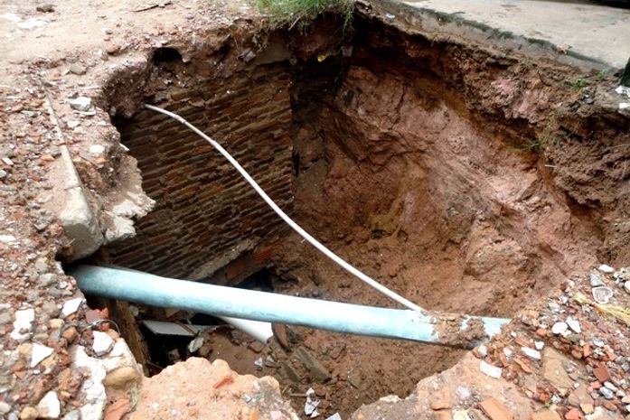 Buraco tem aproximadamente 3 metros de  profundidade