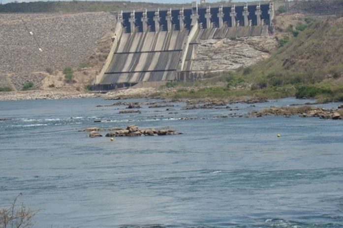 Construção de barragens ameaça quem vivem às margens do rio
