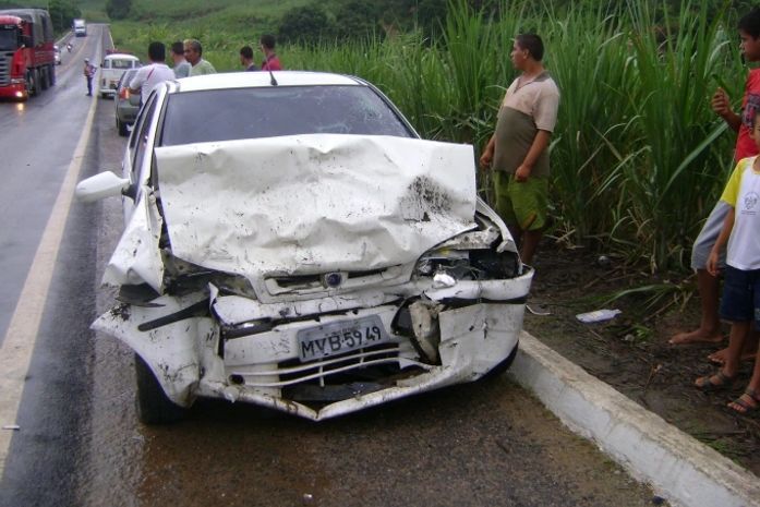 Acidente envolve dois veículos na BR 104 em São José da Laje