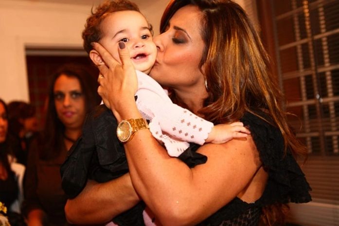 Scheila Carvalho vai com a filha a salão de beleza e dispara
