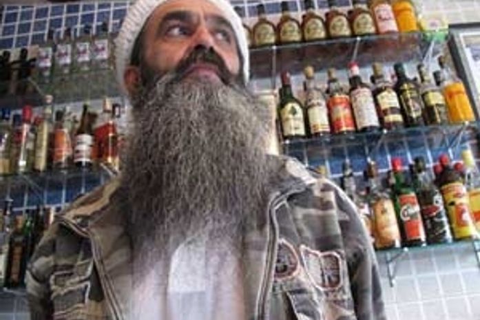 Sósia brasileiro de Bin Laden diz que manterá o visual porque 'povo pediu'