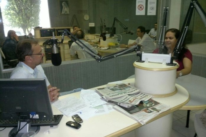 Advogada Aline Silva em entrevista à rádio CBN Maceió
